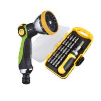 vrt alati i svjetiljke